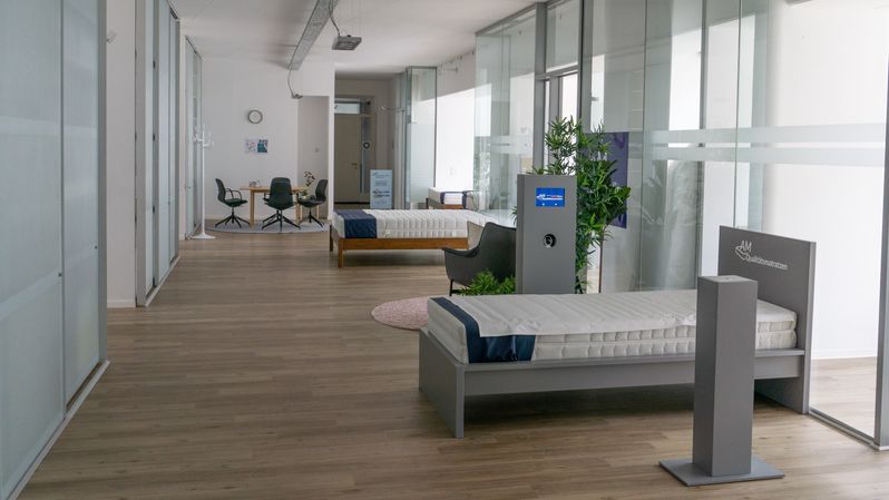 showroom_v2_1.jpg